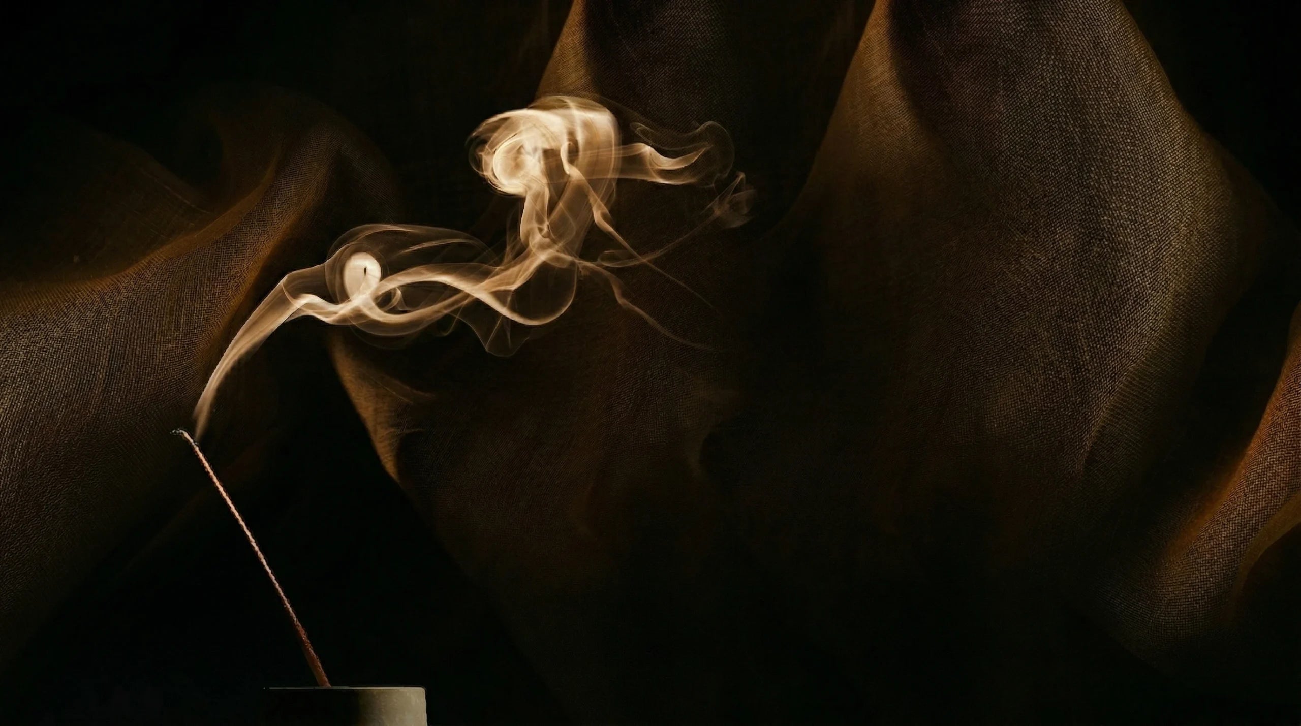 Scent Diffuser and Luxury Aroma Oil showcase by Otura Scent